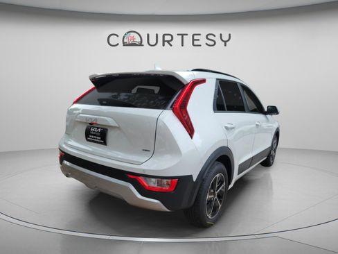 New 2026 Kia Niro EX FWD image 3