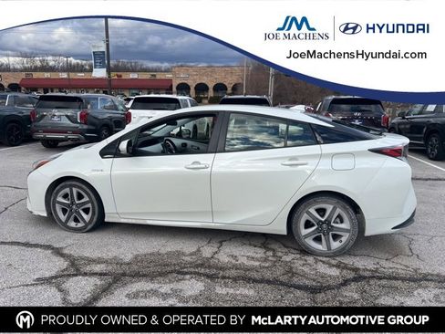 Used 2017 Toyota Prius Three Touring image 3