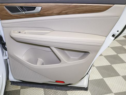 Used 2025 Volkswagen Atlas SE w/ Black Wheel Package image 25