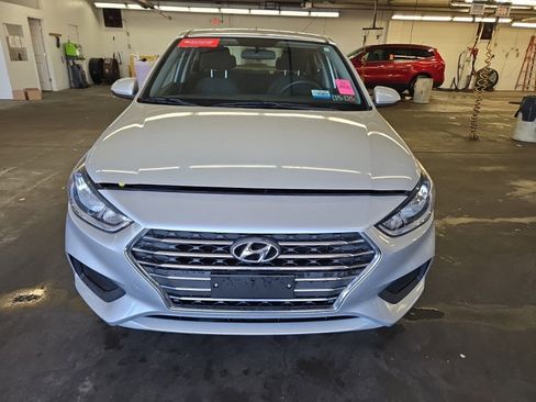 Used 2019 Hyundai Accent SE FWD image 2