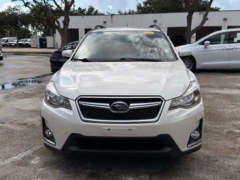 Used 2017 Subaru Crosstrek 2.0i Premium w/ Moonroof Package AWD/4WD image 3
