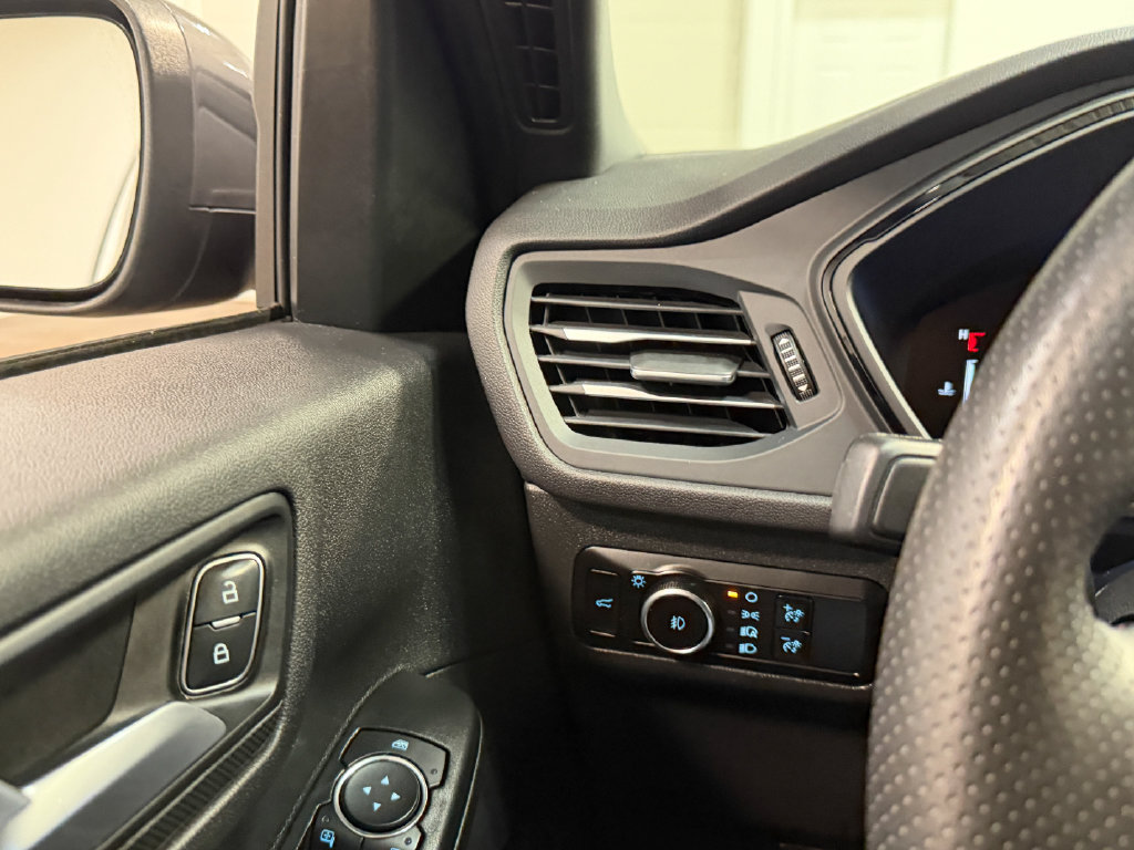 Used 2025 Ford Escape ST-Line Select AWD/4WD image 75
