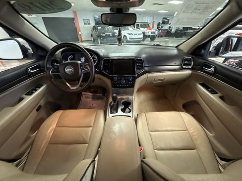 Used 2019 Jeep Grand Cherokee Overland RWD image 22