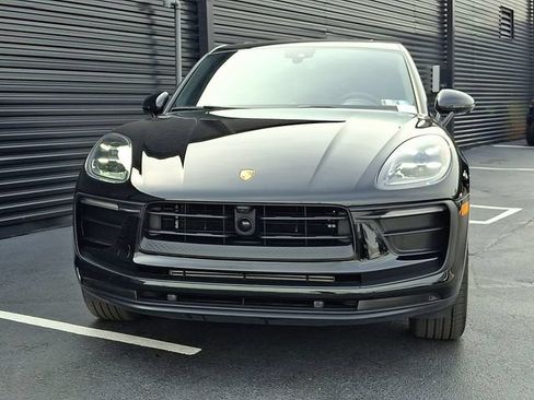 Certified 2026 Porsche Macan AWD/4WD image 10