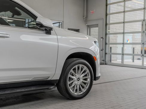 Used 2023 Cadillac Escalade Premium Luxury AWD/4WD image 30