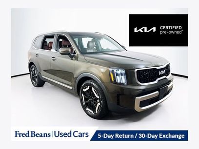 Used 2023 Kia Telluride EX w/ EX Captain's Chair Package