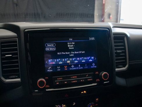 Used 2023 Nissan Frontier SV w/ SV Premium Package image 32