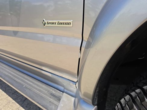 Used 2002 Toyota 4Runner SR5 AWD/4WD image 8
