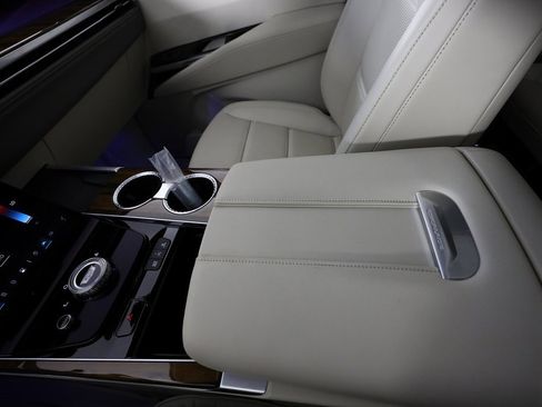 Used 2025 Cadillac Escalade Sport Platinum w/ LPO, ONYX Package image 42