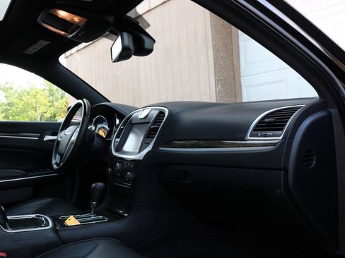 Used 2011 Chrysler 300 C AWD/4WD image 46