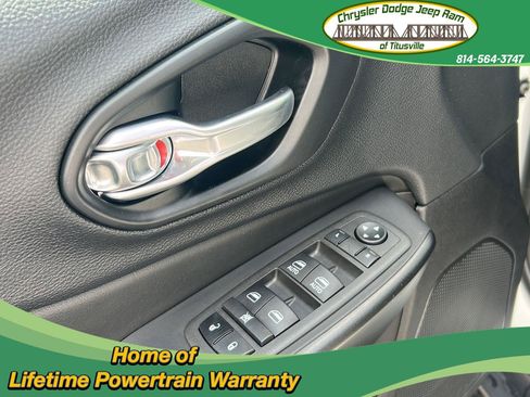 Used 2022 Jeep Cherokee Trailhawk AWD/4WD image 15