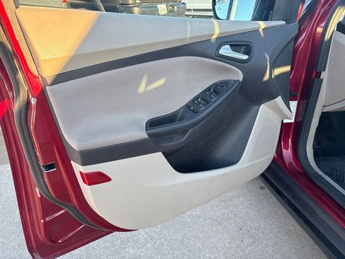 Used 2014 Ford Focus SE w/ SE Winter Package image 16