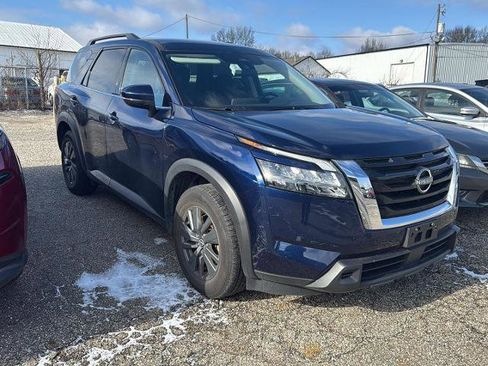 Certified 2024 Nissan Pathfinder SV image 1
