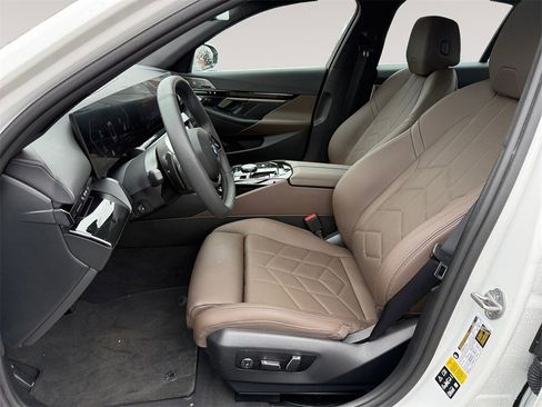 Used 2024 BMW 530i xDrive w/ Premium Package image 2