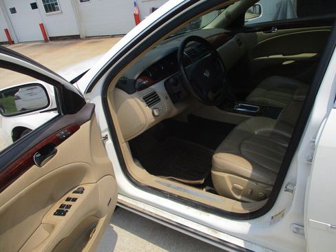 Used 2007 Buick Lucerne CXS w/ Driver Confidence Package FWD image 9