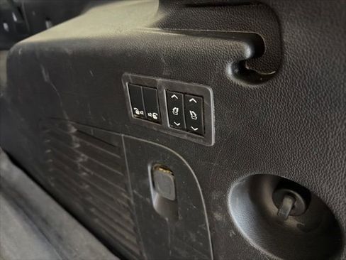 Used 2018 Chevrolet Suburban Premier AWD/4WD image 21