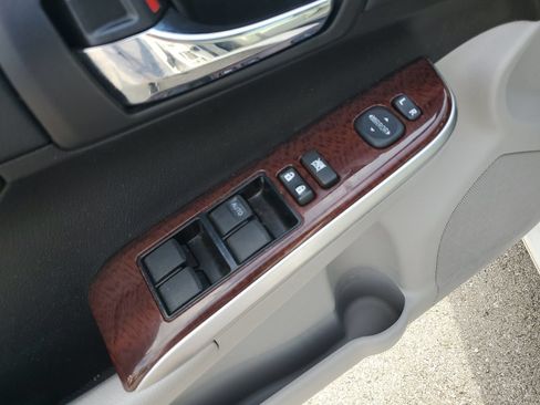 Used 2013 Toyota Camry XLE w/ Leather Pkg FWD image 21