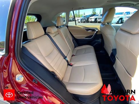 Certified 2021 Toyota RAV4 XLE Premium AWD/4WD image 20