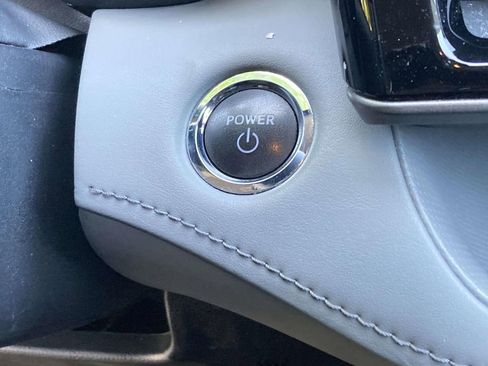 Used 2023 Toyota Highlander XLE image 18