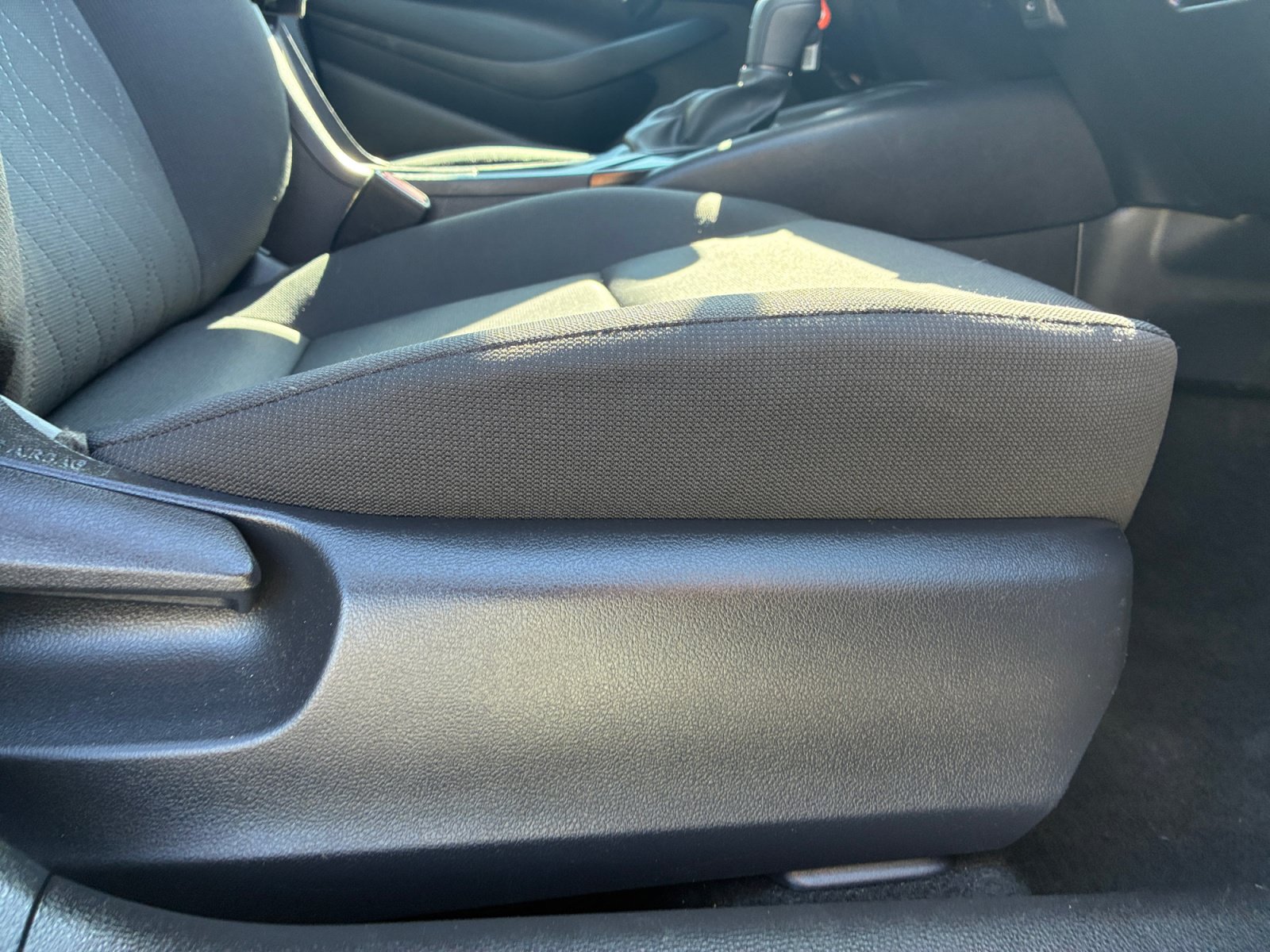 Used 2025 Toyota Corolla LE FWD image 30