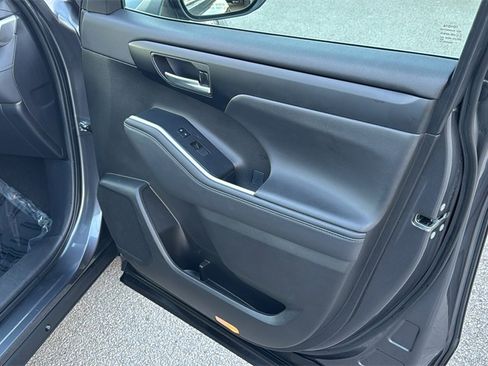 Used 2023 Toyota Highlander XLE image 47