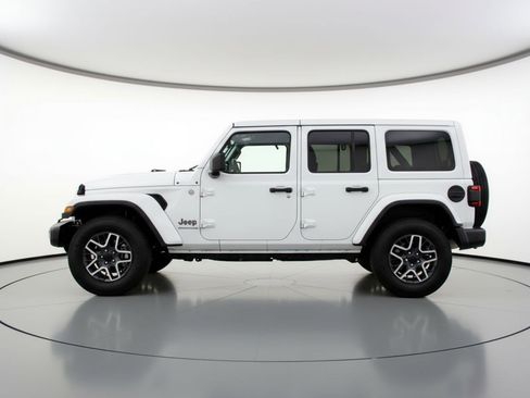 Used 2025 Jeep Wrangler Unlimited Sahara AWD/4WD image 5