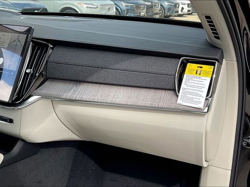 New 2026 Volvo XC90 B5 Ultra w/ Protection Package Premier image 18