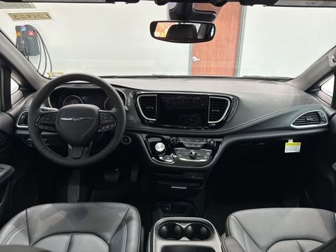 New 2026 Chrysler Pacifica Select w/ S Appearance Package image 36