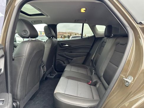 Used 2024 Chevrolet Trax LT w/ Sunroof Package FWD image 18