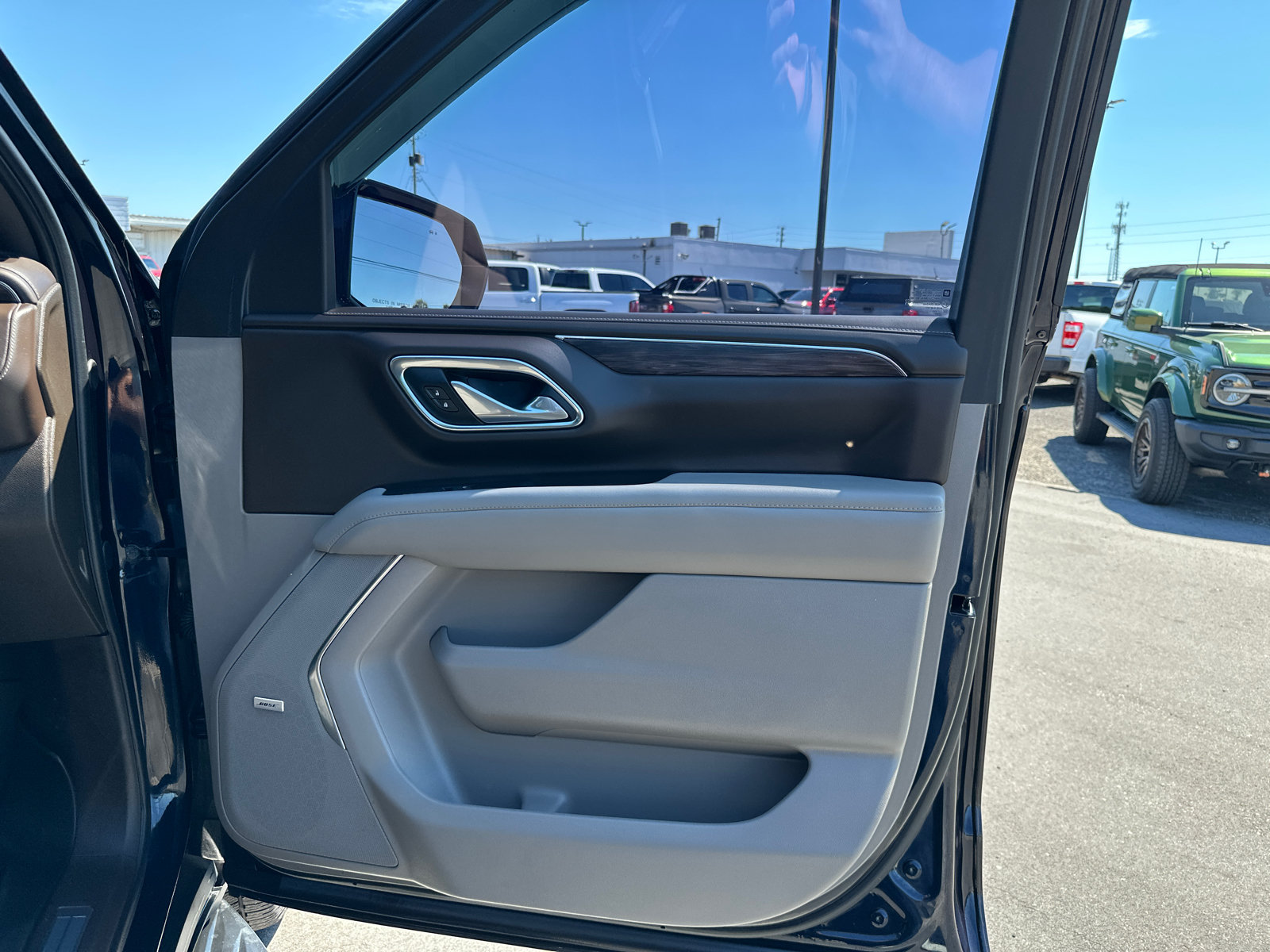 Used 2023 Chevrolet Tahoe LT w/ Luxury Package AWD/4WD image 21