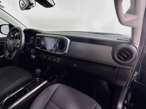 Used 2020 Toyota Tacoma SR5 RWD image 34