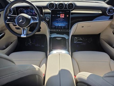 Used 2025 Mercedes-Benz GLC 300 image 12