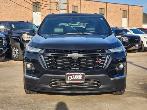 Used 2023 Chevrolet Traverse RS w/ LPO, Cargo Package FWD image 2