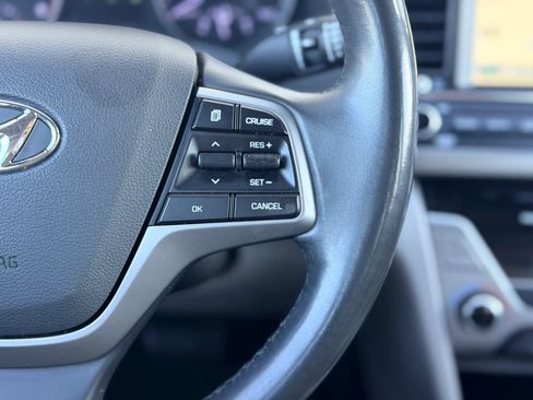 Used 2017 Hyundai Elantra Limited w/ Limited Tech Package 04 FWD image 18