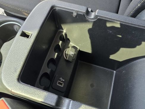 Used 2017 Jeep Cherokee Latitude w/ Cold Weather Group image 24