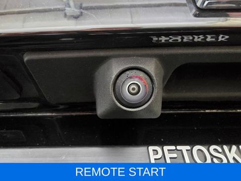 Used 2025 Chevrolet Equinox ACTIV w/ Safety and Technology Package AWD/4WD image 9