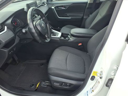 Used 2021 Toyota RAV4 XLE AWD/4WD image 5