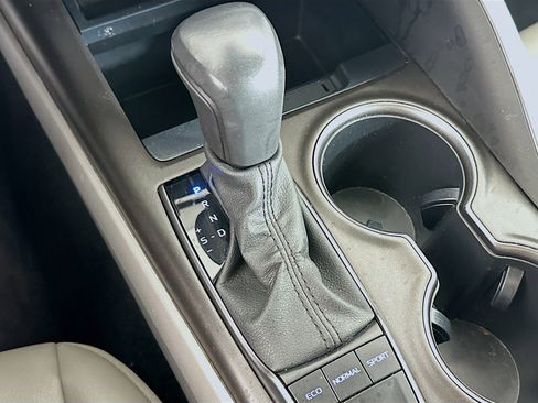 Used 2022 Toyota Camry SE image 24