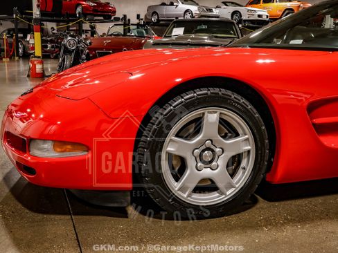 Used 1999 Chevrolet Corvette Convertible w/ Memory Pkg RWD image 41