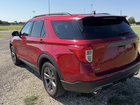 Used 2023 Ford Explorer XLT w/ Equipment Group 202A AWD/4WD image 11