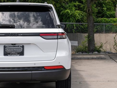 Used 2023 Jeep Grand Cherokee Altitude image 59