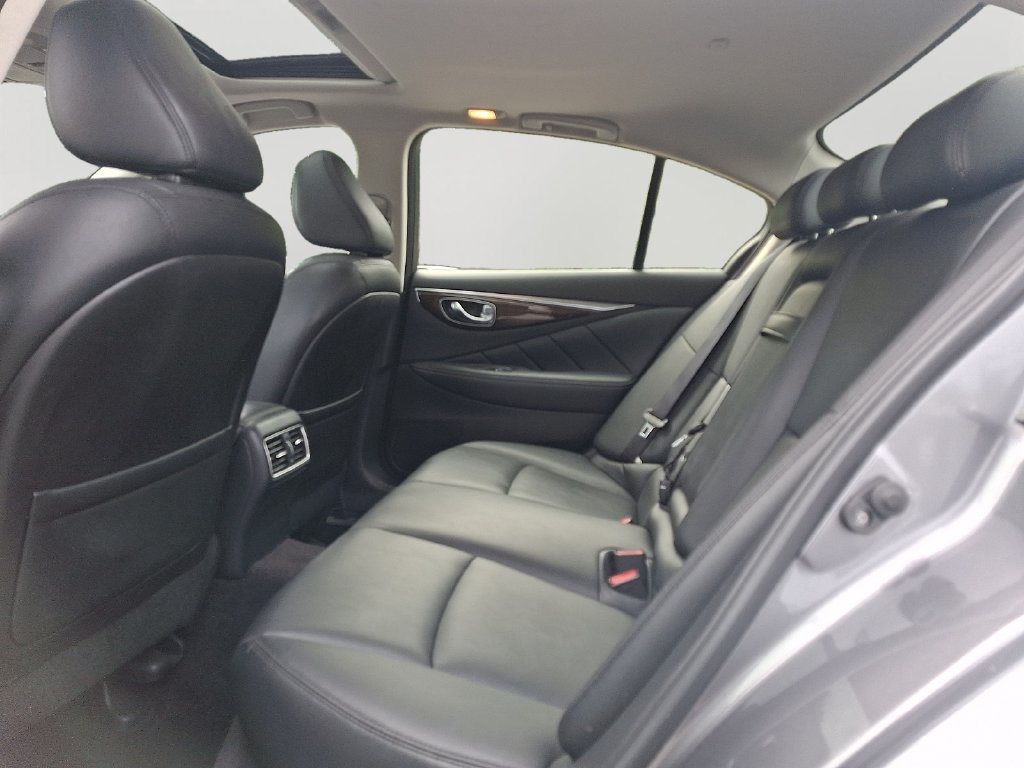 Used 2019 INFINITI Q50 Luxe w/ Essential Package (3.0T Luxe) AWD/4WD image 8