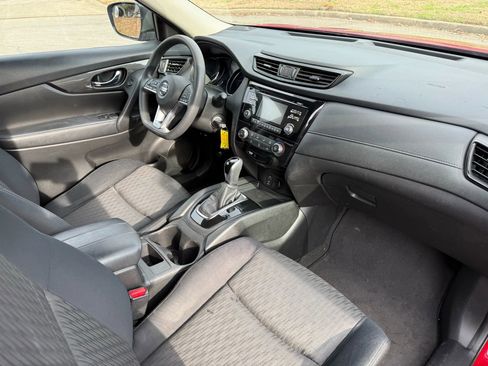 Used 2017 Nissan Rogue S w/ S Appearance Package image 2