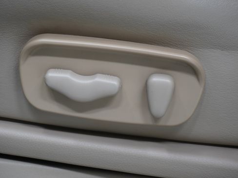 Used 2012 Nissan Frontier SL RWD image 14