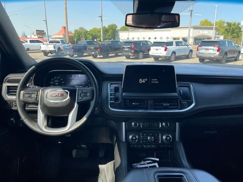Used 2023 GMC Yukon XL SLT AWD/4WD image 12