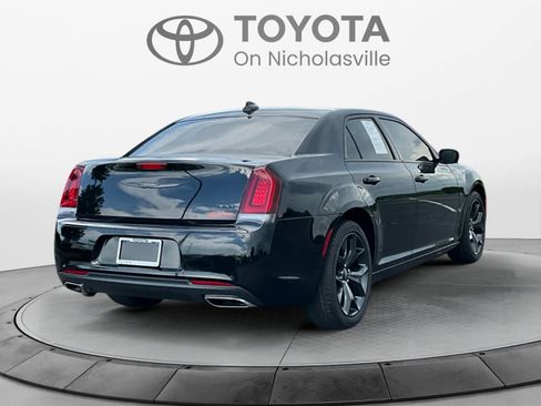 Used 2023 Chrysler 300 Touring w/ Sport Appearance Package RWD image 5