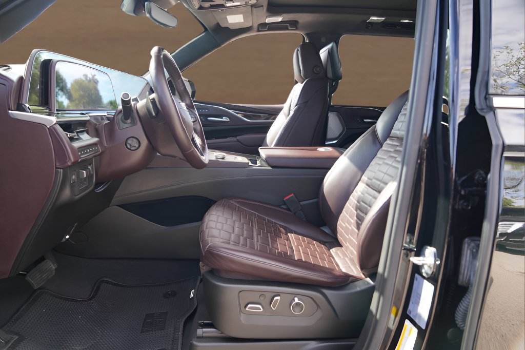 Used 2021 Cadillac Escalade Premium Luxury Platinum w/ LPO, Radiant Package AWD/4WD image 10