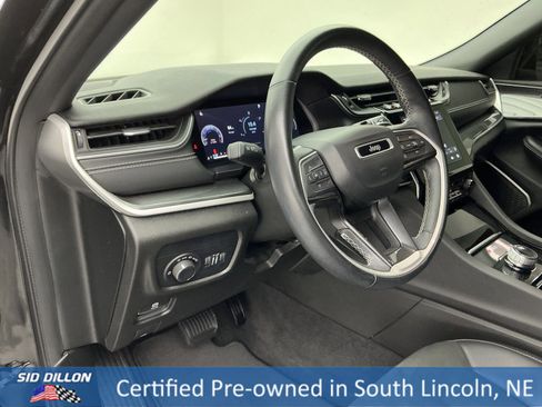 Used 2021 Jeep Grand Cherokee L Laredo image 13