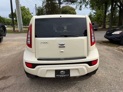 Used 2013 Kia Soul ! w/ Premium Pkg image 6