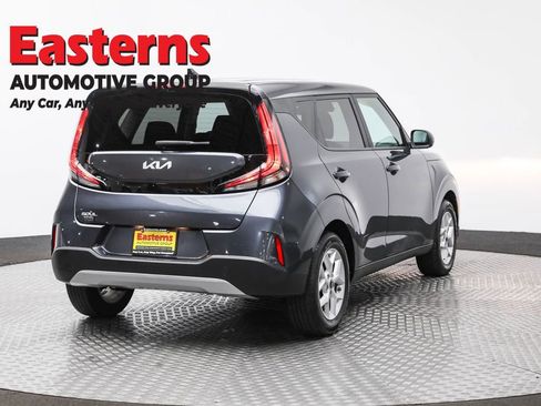 Used 2023 Kia Soul LX w/ LX Technology Package FWD image 5